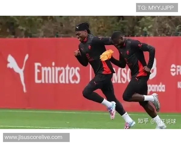 那不勒斯逆袭AC米兰足总杯大胜五球成历史冷门瞬间引发全场狂欢